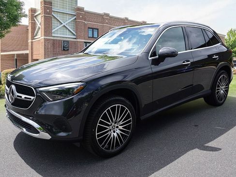 Used 2025 Mercedes-Benz GLC 300 4MATIC image 2