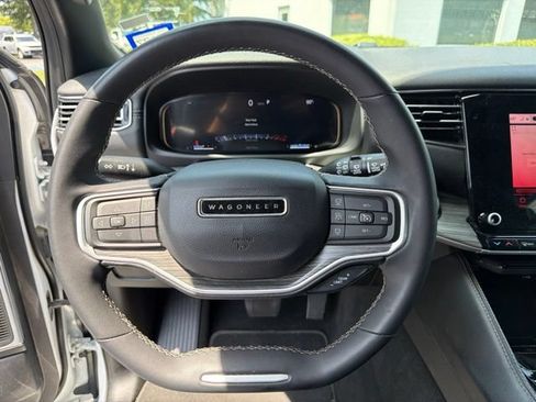 Used 2024 Jeep Wagoneer L Series II RWD image 21