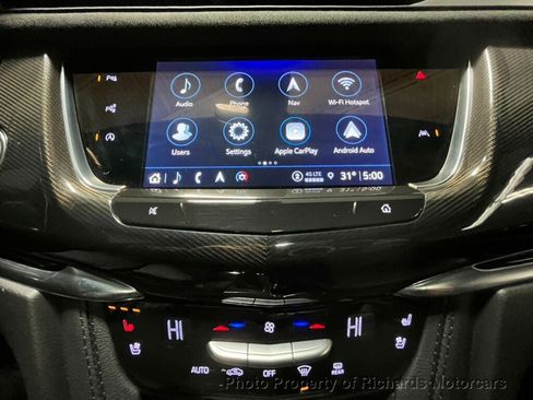 Used 2024 Cadillac XT6 Sport w/ LPO, ONYX Package image 36