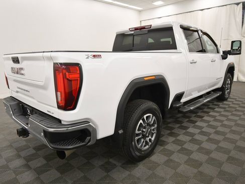Used 2022 GMC Sierra 3500 SLT w/ SLT Premium Package image 8