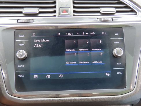 Used 2023 Volkswagen Tiguan SE w/ Panoramic Sunroof Package FWD image 40