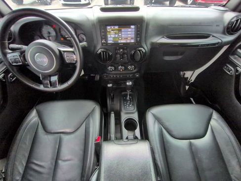 Used 2016 Jeep Wrangler Unlimited Sahara AWD/4WD image 16
