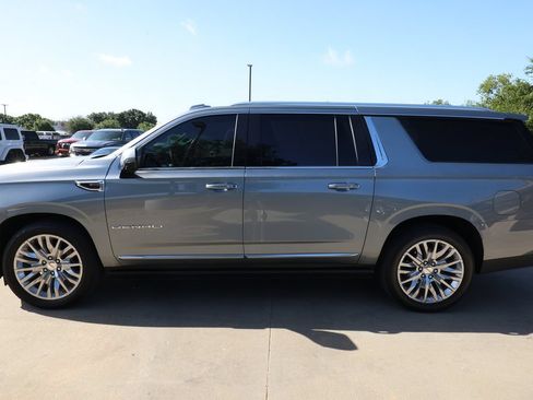 Used 2025 GMC Yukon XL Denali w/ Sun & Power Step Package RWD image 8