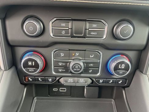 Used 2024 Chevrolet Tahoe Premier w/ Advanced Technology Package image 29