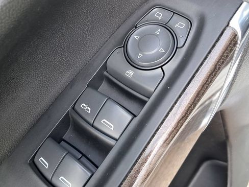 Used 2022 Chevrolet Silverado 1500 LT AWD/4WD image 12