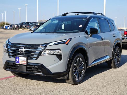 New 2026 Nissan Rogue Platinum image 2