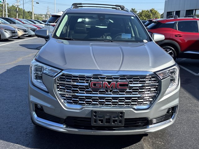 Used 2024 GMC Terrain Denali w/ Denali Premium Package AWD/4WD image 12
