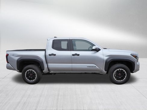 Certified 2024 Toyota Tacoma TRD Off-Road AWD/4WD image 8