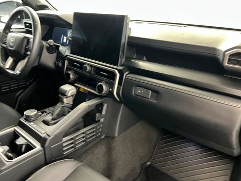 Used 2025 Toyota 4Runner Limited w/ Tow Technology Package AWD/4WD image 25