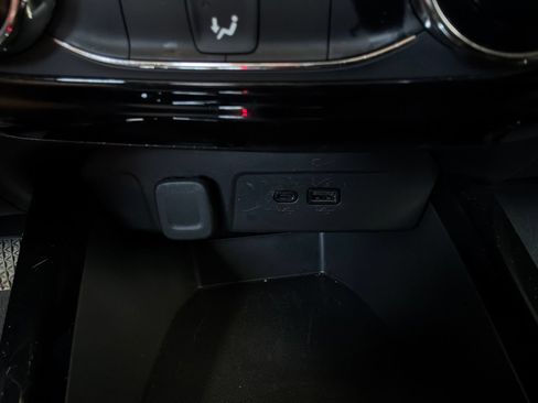 Used 2025 Chevrolet Trax LT FWD image 27
