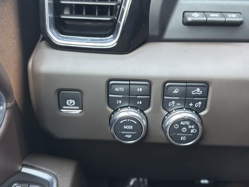 Used 2024 GMC Sierra 2500 Denali w/ Denali Reserve Package AWD/4WD image 30