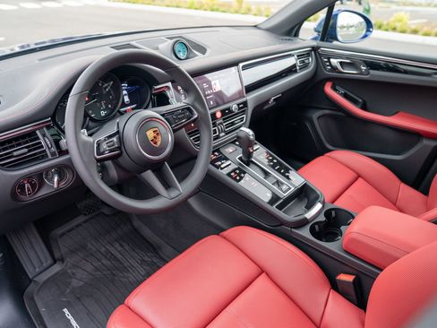 New 2026 Porsche Macan AWD/4WD image 4