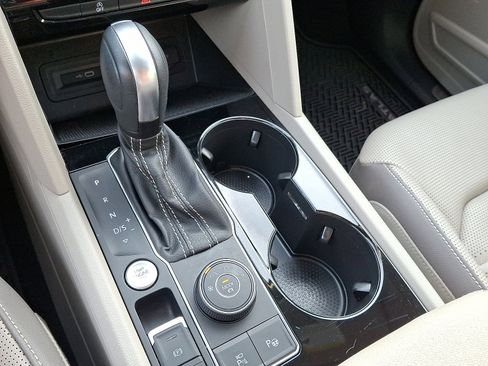 Used 2021 Volkswagen Atlas SEL Premium image 17