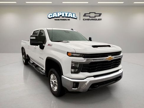Used 2024 Chevrolet Silverado 2500 LT w/ Convenience Package image 6