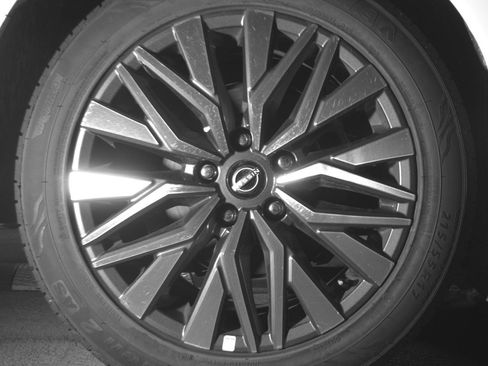 Used 2025 Nissan Altima 2.5 SV FWD image 15