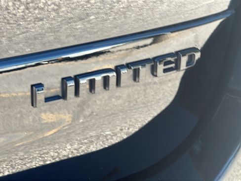 Used 2025 Jeep Grand Cherokee L Limited w/ Luxury Tech Group II AWD/4WD image 14