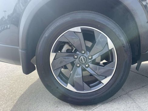Used 2024 Nissan Rogue SV w/ SV Premium Package image 7