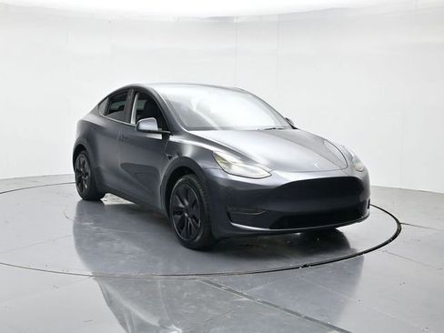 Used 2025 Tesla Model Y Long Range AWD/4WD image 4