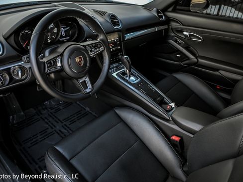 Used 2025 Porsche 718 Cayman image 24