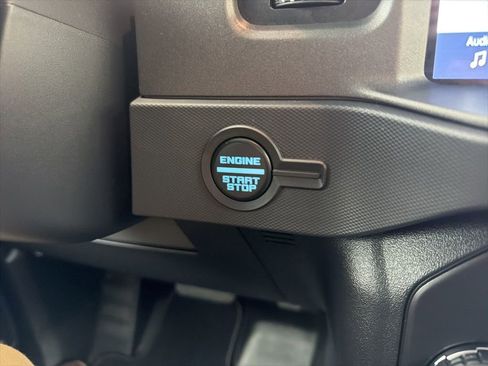 Used 2024 Ford Bronco Badlands image 29