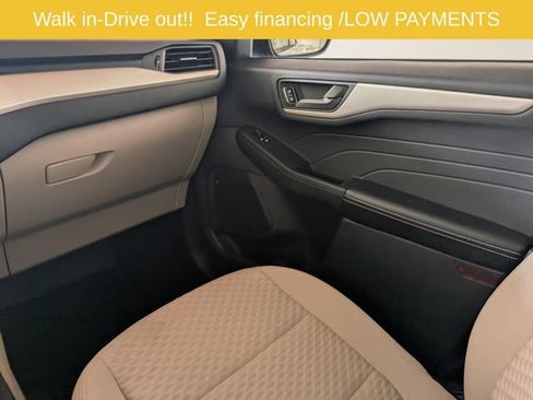 Used 2022 Ford Escape SE FWD image 17
