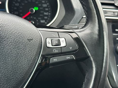 Used 2018 Volkswagen Tiguan SE w/ Panoramic Sunroof Package image 28