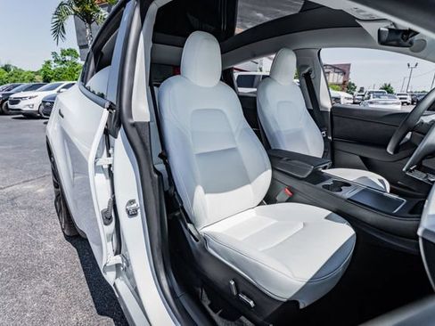 Used 2022 Tesla Model Y Performance AWD/4WD image 11