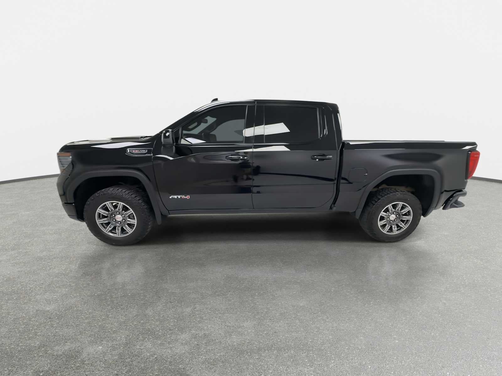 Used 2023 GMC Sierra 1500 AT4 w/ AT4 Premium Package AWD/4WD image 5