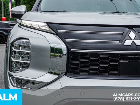 Used 2025 Mitsubishi Outlander SE FWD image 12