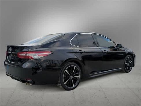 Used 2018 Toyota Camry XSE image 8