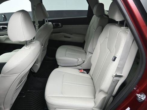 Certified 2025 Kia Sorento EX image 30
