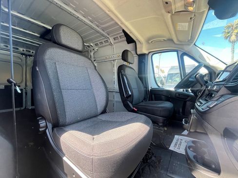 Used 2025 RAM ProMaster 2500 w/ Convenience Group FWD image 14