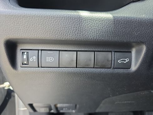 Used 2022 Toyota RAV4 XLE w/ Convenience Package FWD image 26