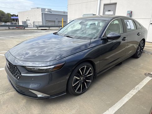 Used 2024 Honda Accord Touring image 5