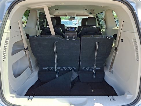 Used 2024 Chrysler Pacifica Touring-L FWD image 28