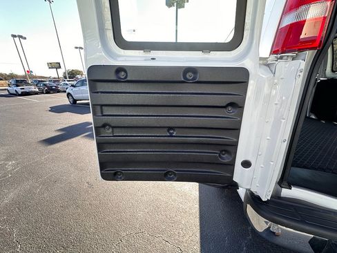 Used 2024 GMC Savana 2500 w/ Driver Convenience Package image 10