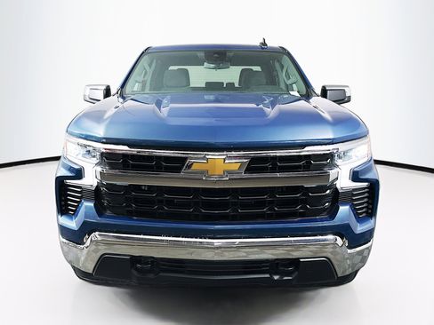 Used 2024 Chevrolet Silverado 1500 LT image 2