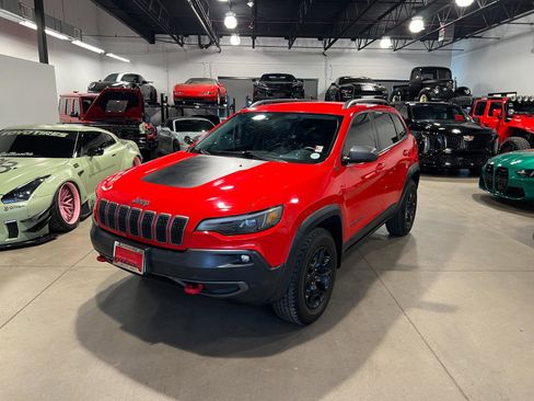 Used 2019 Jeep Cherokee Trailhawk w/ Cold Weather Group image 7