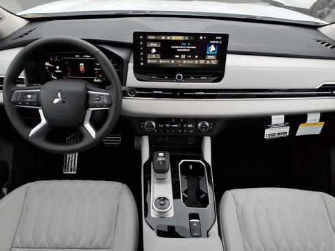 New 2026 Mitsubishi Outlander SEL FWD image 13