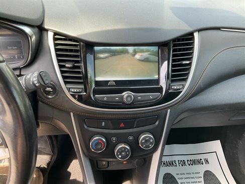 Used 2019 Chevrolet Trax LT w/ LT Convenience Package FWD image 30