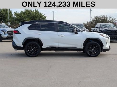 Used 2022 Toyota RAV4 XSE AWD/4WD image 4