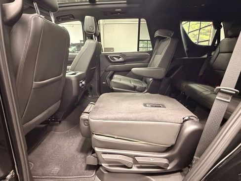 Used 2024 GMC Yukon SLT w/ SLT Premium Package AWD/4WD image 21