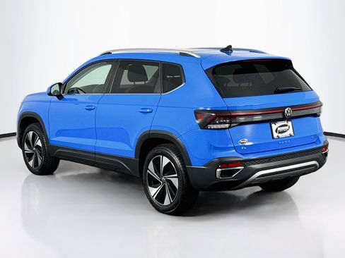 Used 2025 Volkswagen Taos SE w/ Panoramic Sunroof Package AWD/4WD image 13