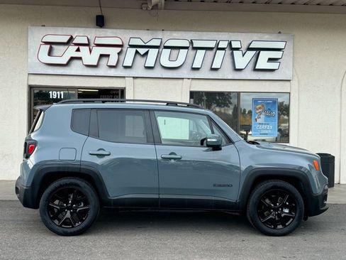 Used 2018 Jeep Renegade Altitude image 3
