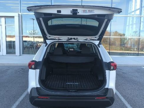 Used 2021 Toyota RAV4 XLE w/ Convenience Package AWD/4WD image 4