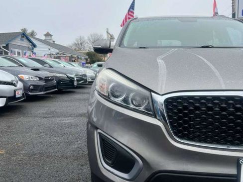 Used 2016 Kia Sorento LX w/ LX Convenience Package image 2