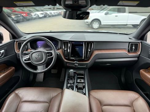 Used 2023 Volvo XC60 B5 Plus AWD/4WD image 2