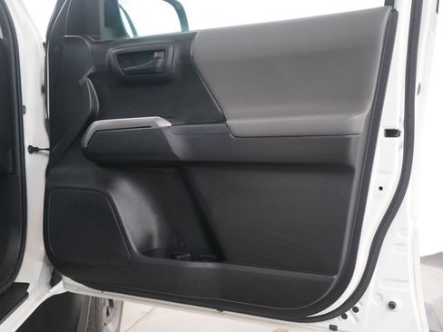 Used 2020 Toyota Tacoma SR5 image 9