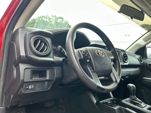 Used 2017 Toyota Tacoma SR w/ SR Convenience Package RWD image 10
