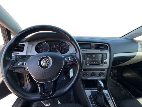 Used 2016 Volkswagen Golf S image 29